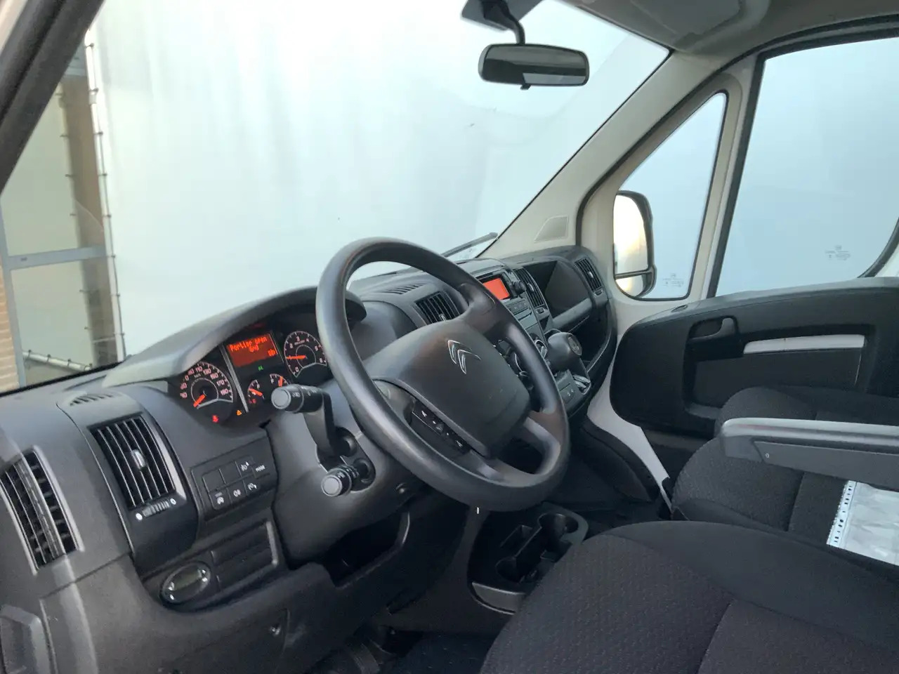 Citroen Jumper 2.2 BlueHDi 165 L3 3.5t Meubel bak & Deuren Airco - Dobozos kisteherautó: 5 kép. Citroen Jumper 2.2 BlueHDi 165 L3 3.5t Meubel bak & Deuren Airco - Dobozos kisteherautó: 5 kép.