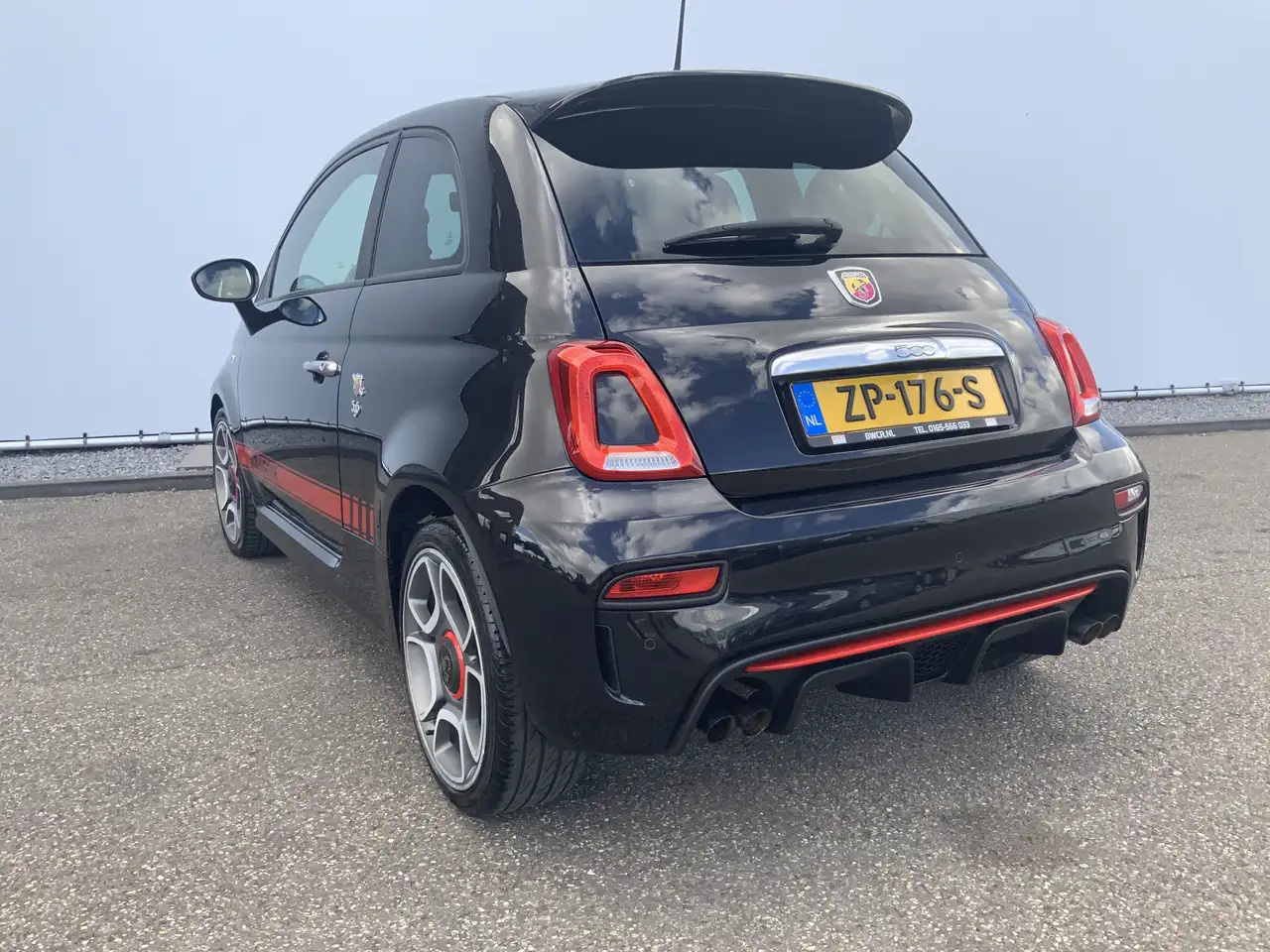 Fiat 500C Abarth 1.4 T-Jet 595 Automaat Euro 6 - Autó: 4 kép. Fiat 500C Abarth 1.4 T-Jet 595 Automaat Euro 6 - Autó: 4 kép.