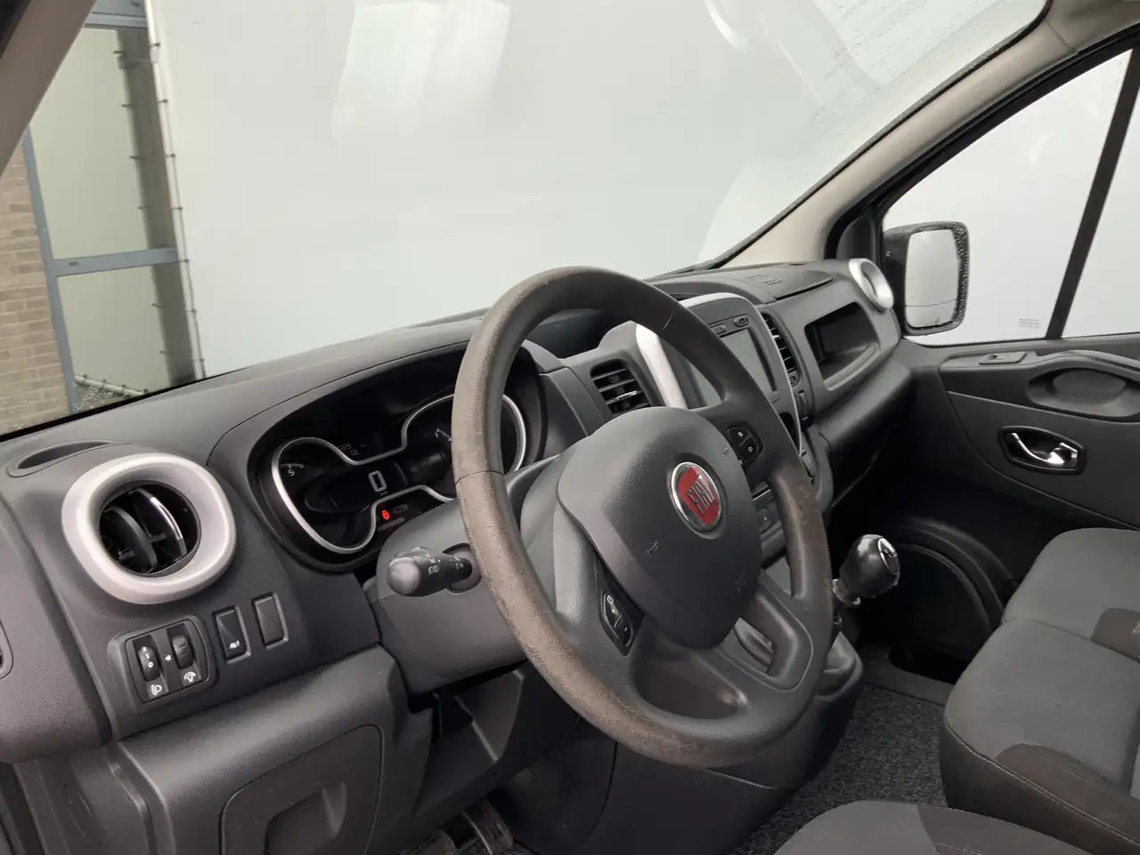 Fiat Talento 1.6 MJ EcoJet L2H1 Airco Cruise 3 Zits Navi Trekha - Furgon: 5 kép. Fiat Talento 1.6 MJ EcoJet L2H1 Airco Cruise 3 Zits Navi Trekha - Furgon: 5 kép.