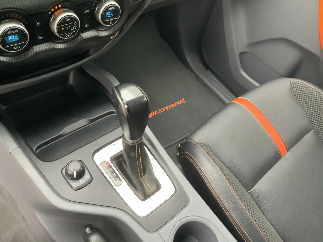 Ford Ranger 3.2 TDCi Wildtrak Super Automaat Cab Airco Cruise - Pickup: 5 kép. Ford Ranger 3.2 TDCi Wildtrak Super Automaat Cab Airco Cruise - Pickup: 5 kép.