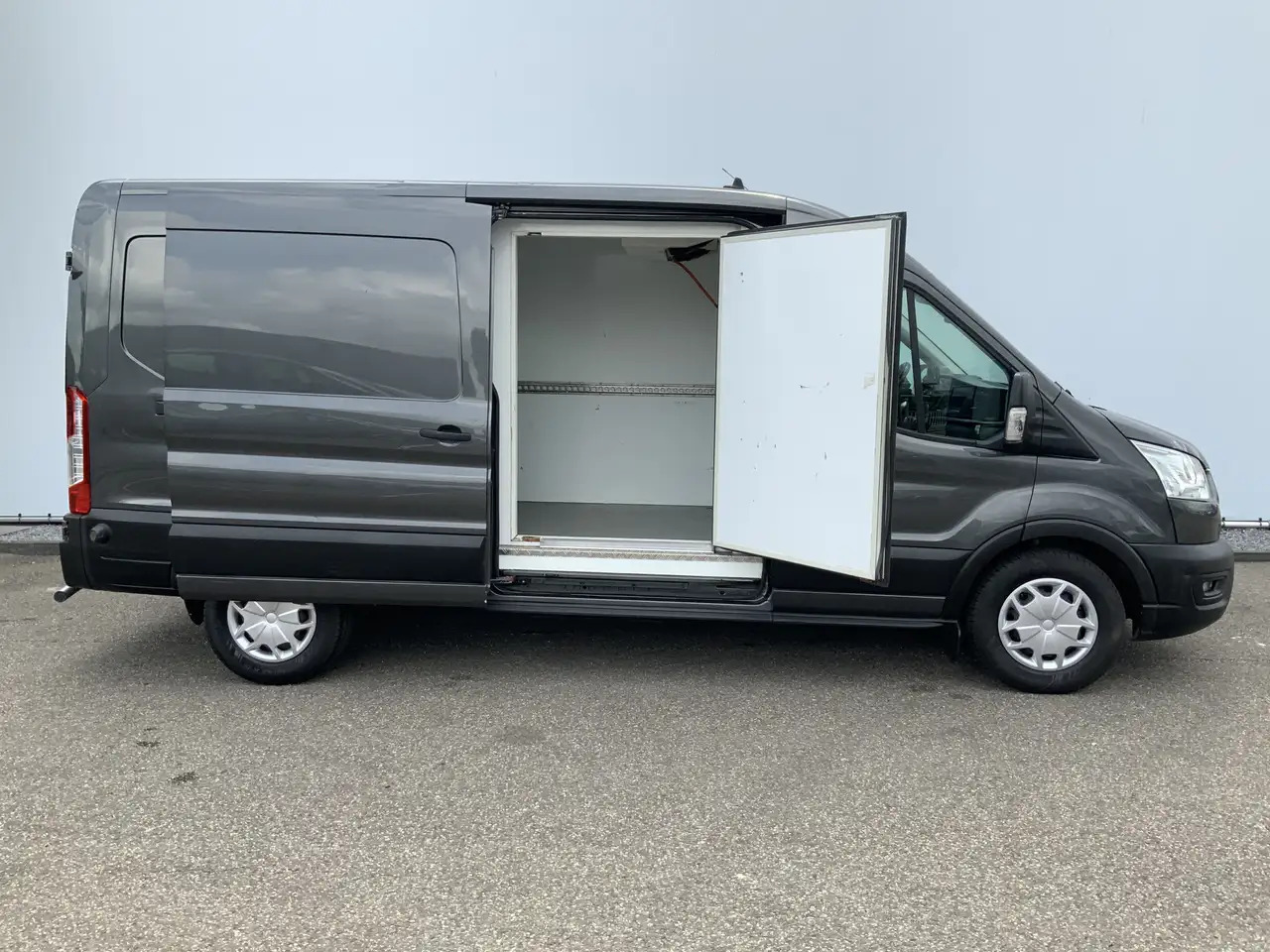 Ford Transit 350 2.0 TDCI L3H2 Trend Koelauto & Vries Automaat - Hűtős kisteherautó: 4 kép. Ford Transit 350 2.0 TDCI L3H2 Trend Koelauto & Vries Automaat - Hűtős kisteherautó: 4 kép.