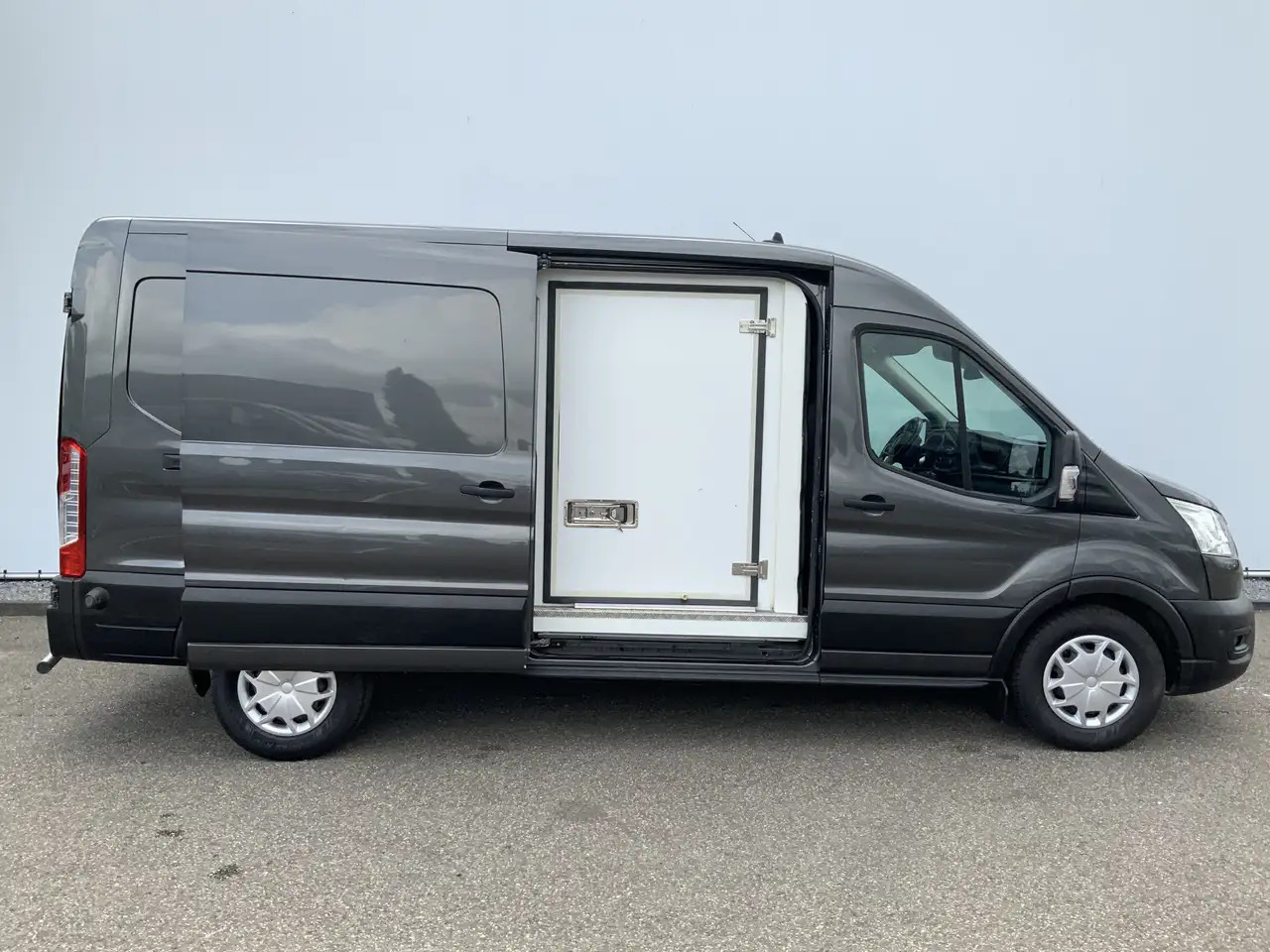 Ford Transit 350 2.0 TDCI L3H2 Trend Koelauto & Vries Automaat - Hűtős kisteherautó: 2 kép. Ford Transit 350 2.0 TDCI L3H2 Trend Koelauto & Vries Automaat - Hűtős kisteherautó: 2 kép.