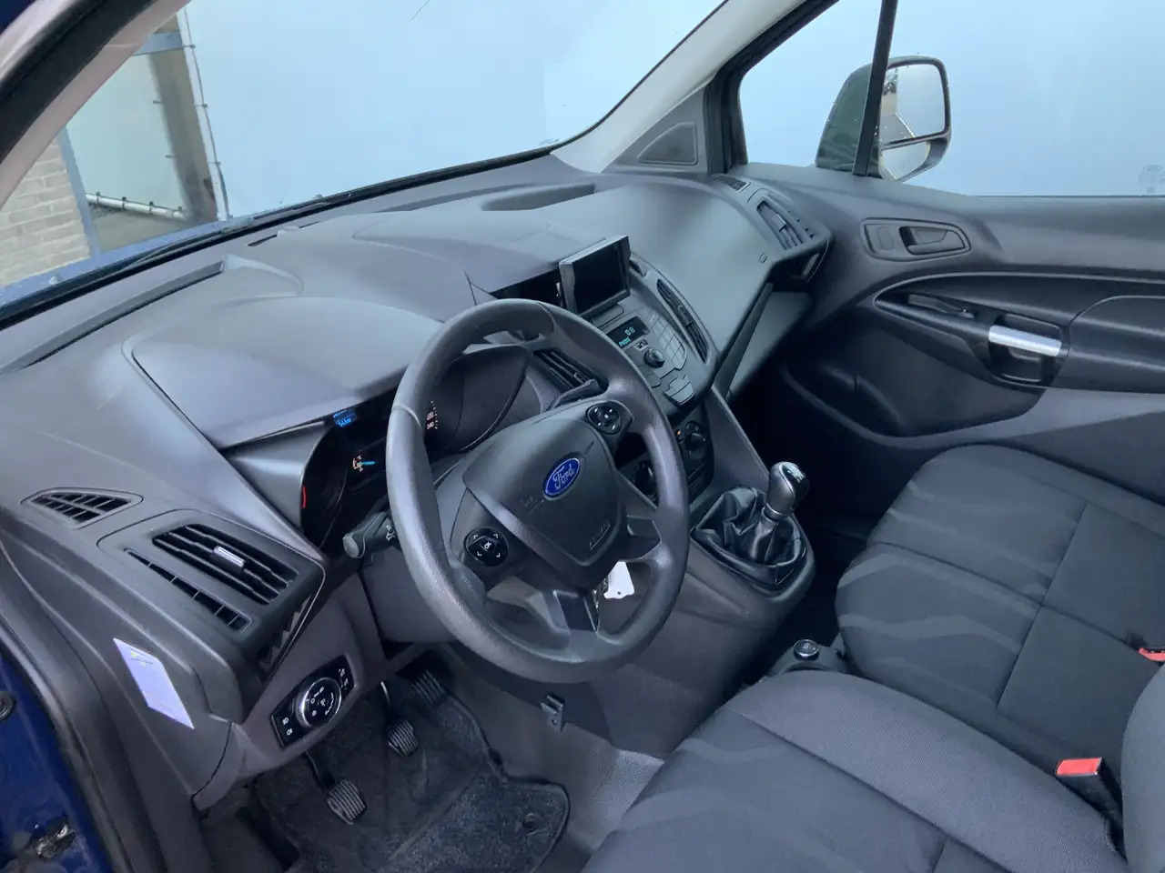 Ford Transit Connect 1.5 TDCI L1 Trend Airco Cruise Trekhaak 1200 kg Ca - Kis furgon: 5 kép. Ford Transit Connect 1.5 TDCI L1 Trend Airco Cruise Trekhaak 1200 kg Ca - Kis furgon: 5 kép.