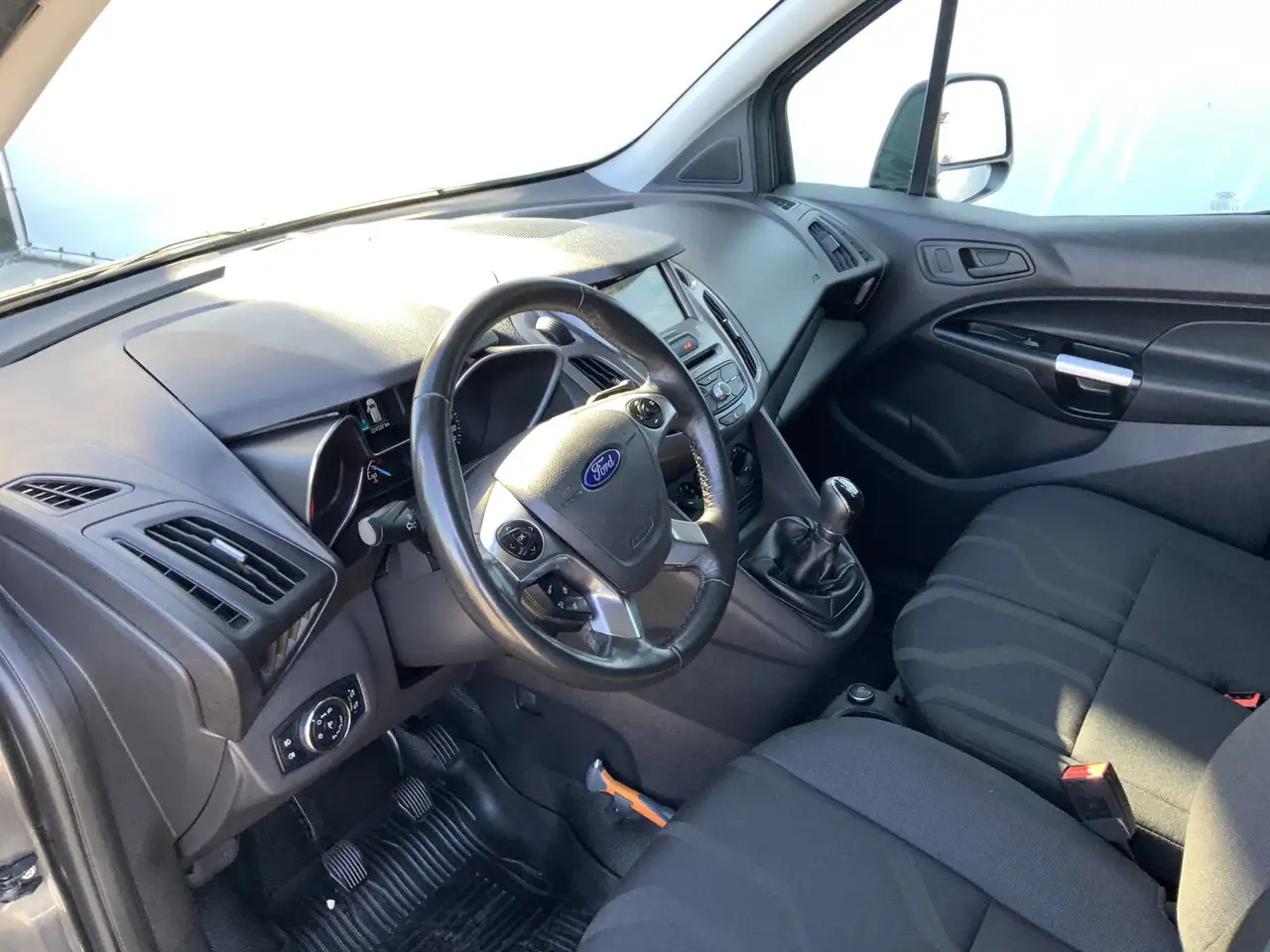 Ford Transit Connect 1.5 TDCI L2 Trend Airco Cruise 3 Zits DakDragers C - Furgon: 5 kép. Ford Transit Connect 1.5 TDCI L2 Trend Airco Cruise 3 Zits DakDragers C - Furgon: 5 kép.