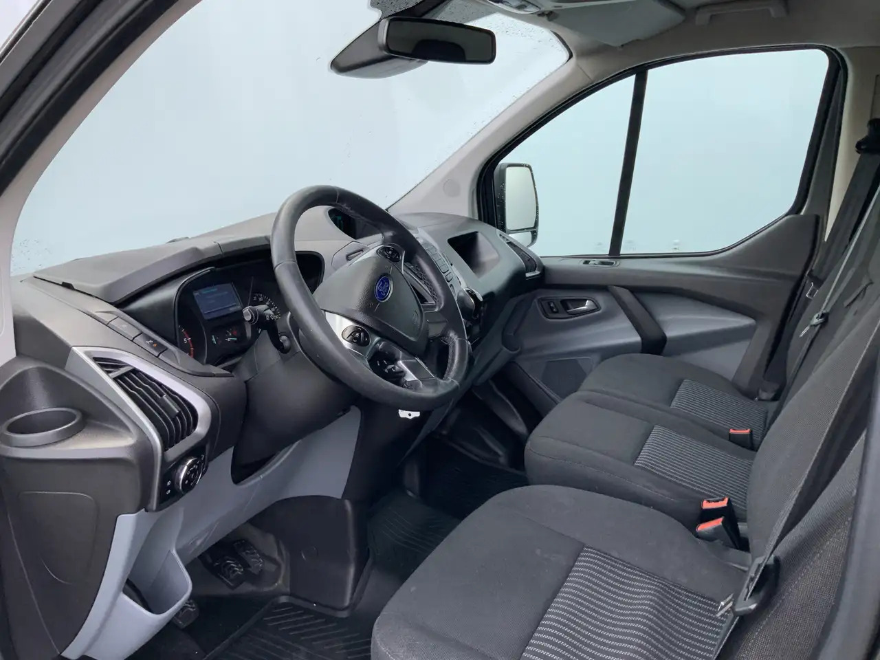 Ford Transit Custom 270 2.2 TDCI L1H1 Trend Airco Camera Cruise Dakdra - Furgon: 5 kép. Ford Transit Custom 270 2.2 TDCI L1H1 Trend Airco Camera Cruise Dakdra - Furgon: 5 kép.