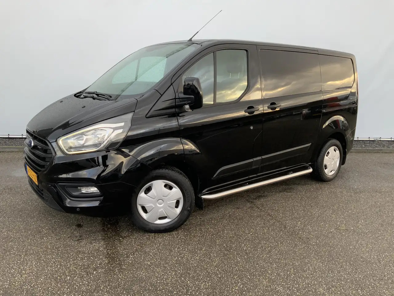 Ford Transit Custom 280 2.0 TDCI L1H1 Automaat Dub Schuifdeur Side Bar - Furgon: 1 kép. Ford Transit Custom 280 2.0 TDCI L1H1 Automaat Dub Schuifdeur Side Bar - Furgon: 1 kép.