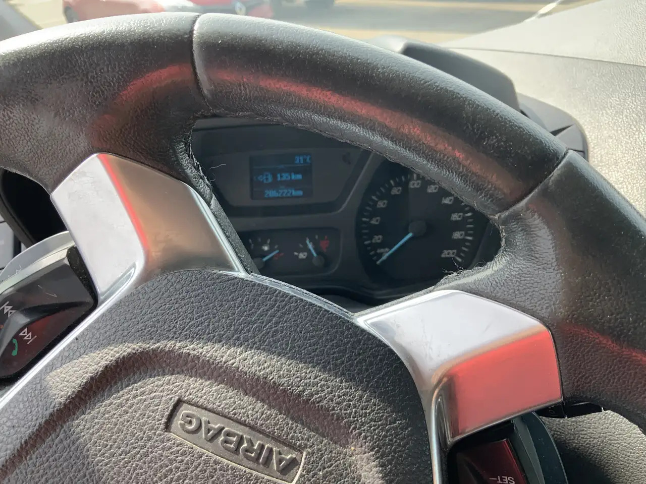 Ford Transit Custom 290 2.2 TDCI L1H2 Trend Airco Cruise 3 Zits Trekha - Furgon: 5 kép. Ford Transit Custom 290 2.2 TDCI L1H2 Trend Airco Cruise 3 Zits Trekha - Furgon: 5 kép.