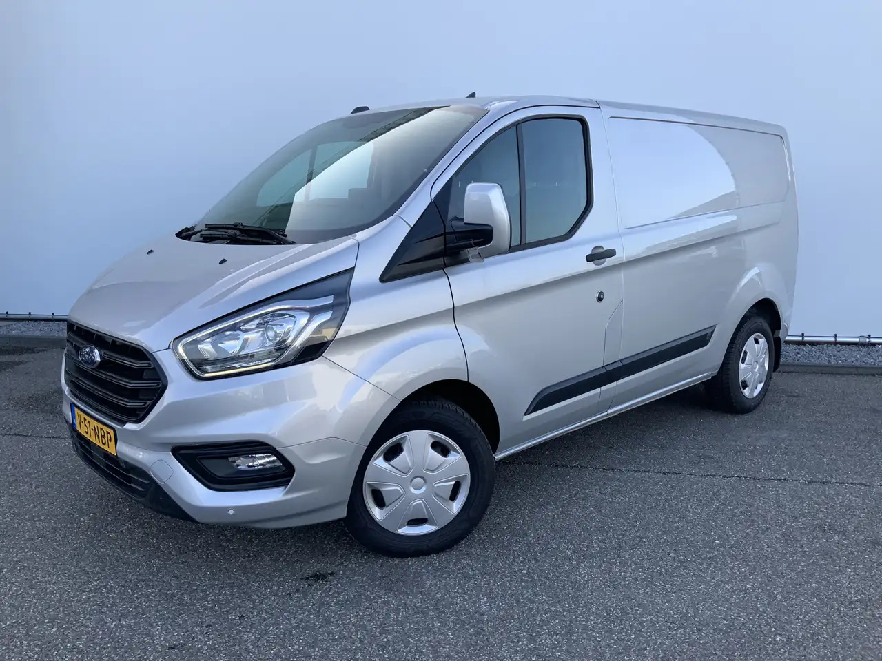 Ford Transit Custom 300 2.0 TDCI L1H1 Limited Airco Cruise Camera 3 Zi - Furgon: 1 kép. Ford Transit Custom 300 2.0 TDCI L1H1 Limited Airco Cruise Camera 3 Zi - Furgon: 1 kép.