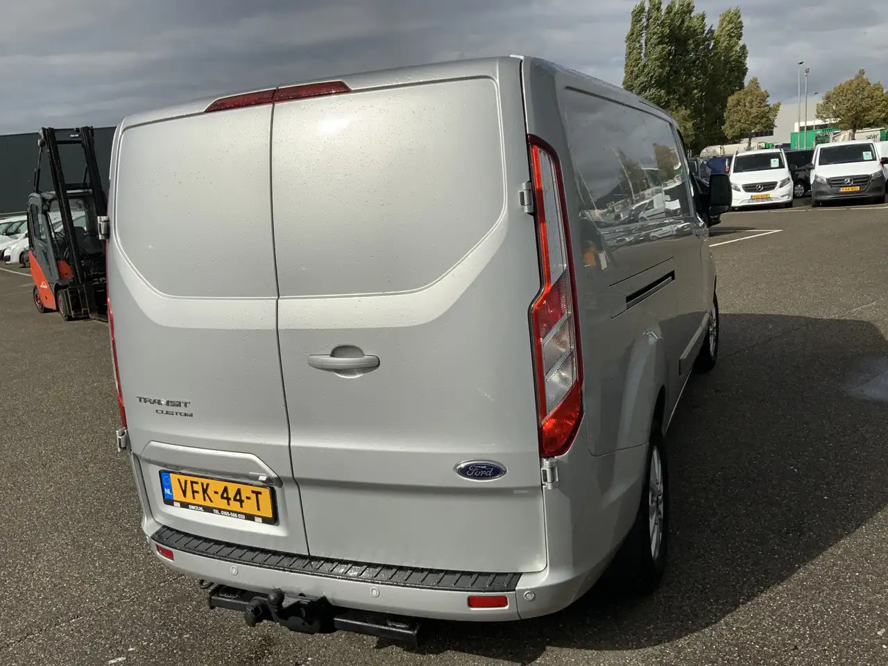 Ford Transit Custom 300 2.0 TDCI (MOTOR DEFECT!!) L2H2 Airco Navi 3 Zi - Furgon: 5 kép. Ford Transit Custom 300 2.0 TDCI (MOTOR DEFECT!!) L2H2 Airco Navi 3 Zi - Furgon: 5 kép.