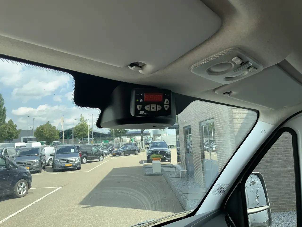 Iveco Daily 35C13 2.3 375 Automaat Koelmeubelbak Deuren Dag&Na - Hűtős kisteherautó: 5 kép. Iveco Daily 35C13 2.3 375 Automaat Koelmeubelbak Deuren Dag&Na - Hűtős kisteherautó: 5 kép.