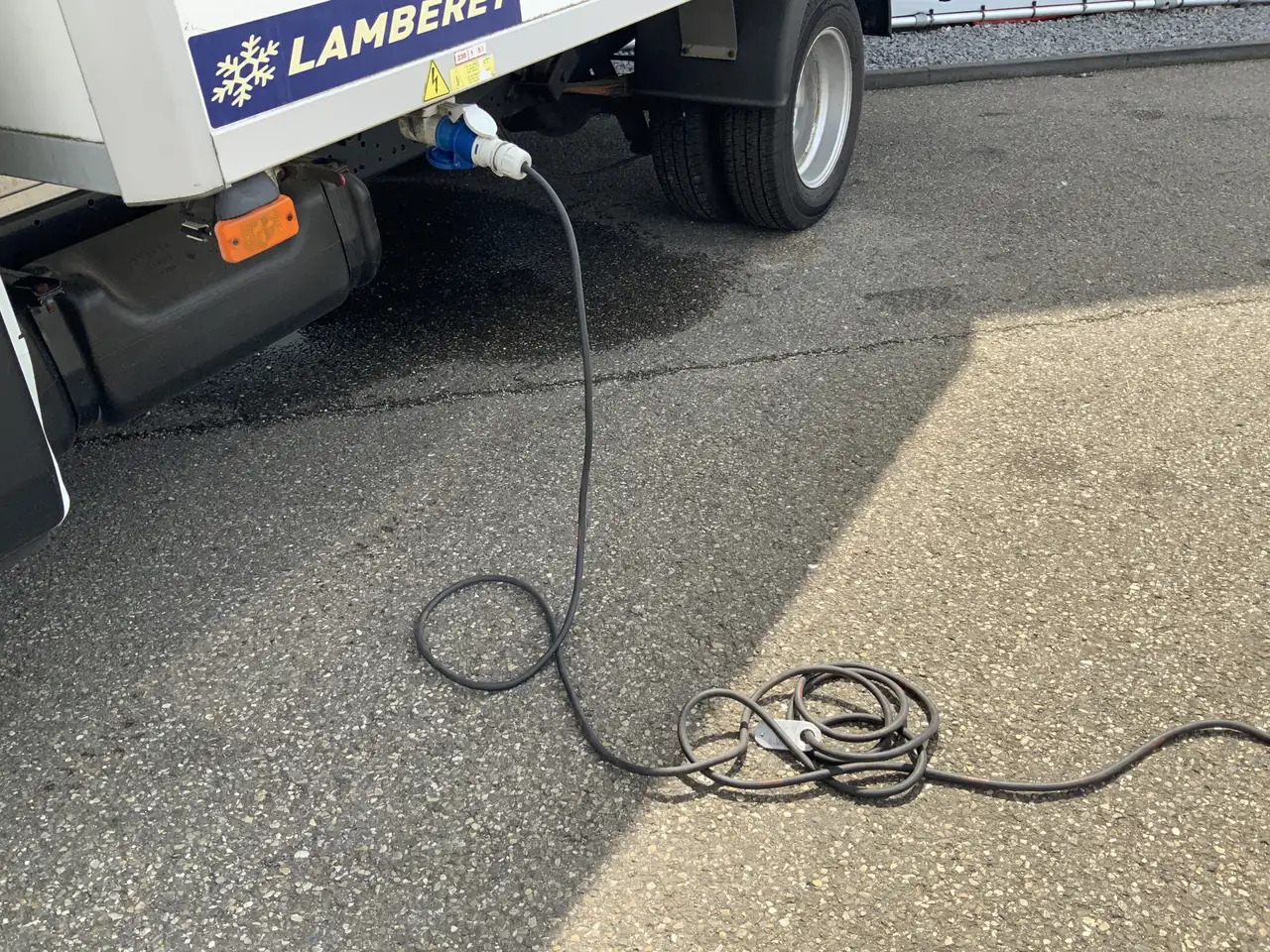 Iveco Daily 35C13 2.3 375 Automaat Koelmeubelbak Deuren Dag&Na - Hűtős kisteherautó: 2 kép. Iveco Daily 35C13 2.3 375 Automaat Koelmeubelbak Deuren Dag&Na - Hűtős kisteherautó: 2 kép.