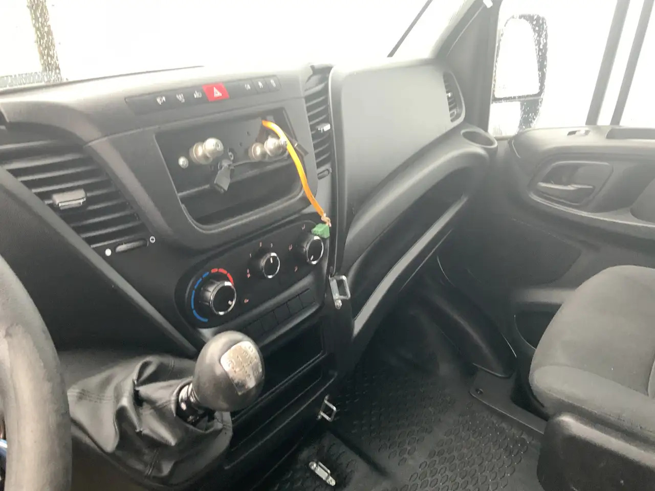 Iveco Daily 35S12 2.3 345 VriesAuto 10 deuren _40 gr onder 0, - Dobozos kisteherautó: 5 kép. Iveco Daily 35S12 2.3 345 VriesAuto 10 deuren _40 gr onder 0, - Dobozos kisteherautó: 5 kép.