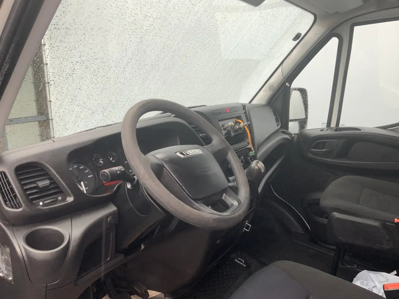 Iveco Daily 35S12 2.3 345 VriesAuto 10 deuren _40 gr onder 0, - Dobozos kisteherautó: 4 kép. Iveco Daily 35S12 2.3 345 VriesAuto 10 deuren _40 gr onder 0, - Dobozos kisteherautó: 4 kép.