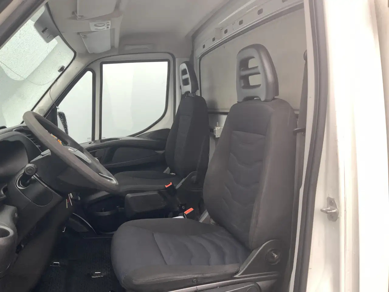 Iveco Daily 35S12 2.3 345 VriesAuto 10 deuren _40 gr onder 0, - Hűtős kisteherautó: 3 kép. Iveco Daily 35S12 2.3 345 VriesAuto 10 deuren _40 gr onder 0, - Hűtős kisteherautó: 3 kép.