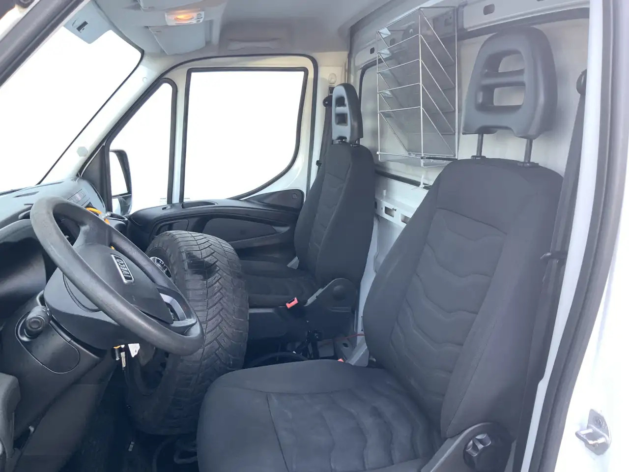 Iveco Daily 35S13 2.3 345 IJswagen -0.40 gr 10 deuren Euro 5 B - Dobozos kisteherautó: 5 kép. Iveco Daily 35S13 2.3 345 IJswagen -0.40 gr 10 deuren Euro 5 B - Dobozos kisteherautó: 5 kép.