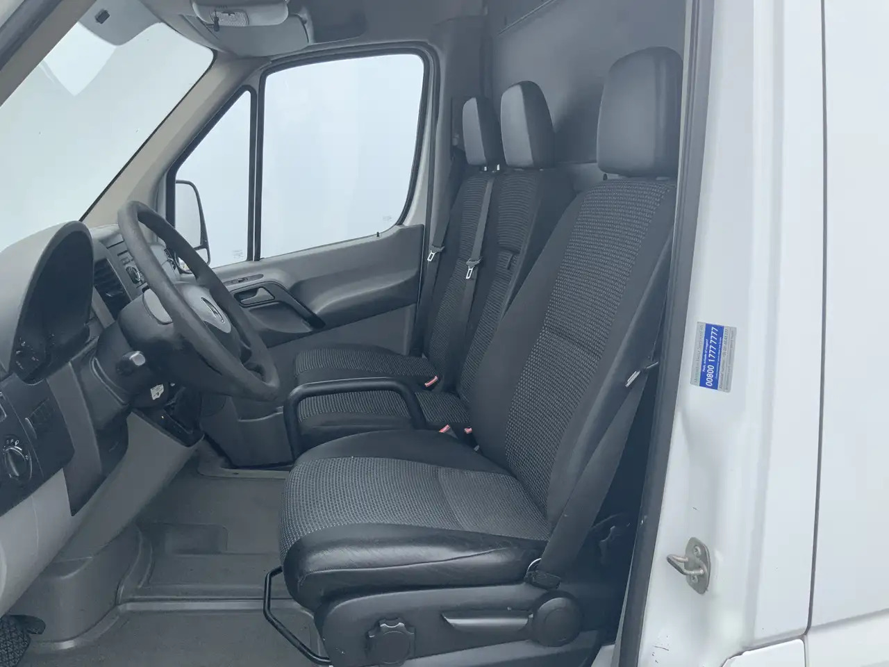 Mercedes-Benz 311 2.2 CDI 325 HDSprinter L2H1 Automaat 3 Zits Ai - Furgon: 4 kép. Mercedes-Benz 311 2.2 CDI 325 HDSprinter L2H1 Automaat 3 Zits Ai - Furgon: 4 kép.