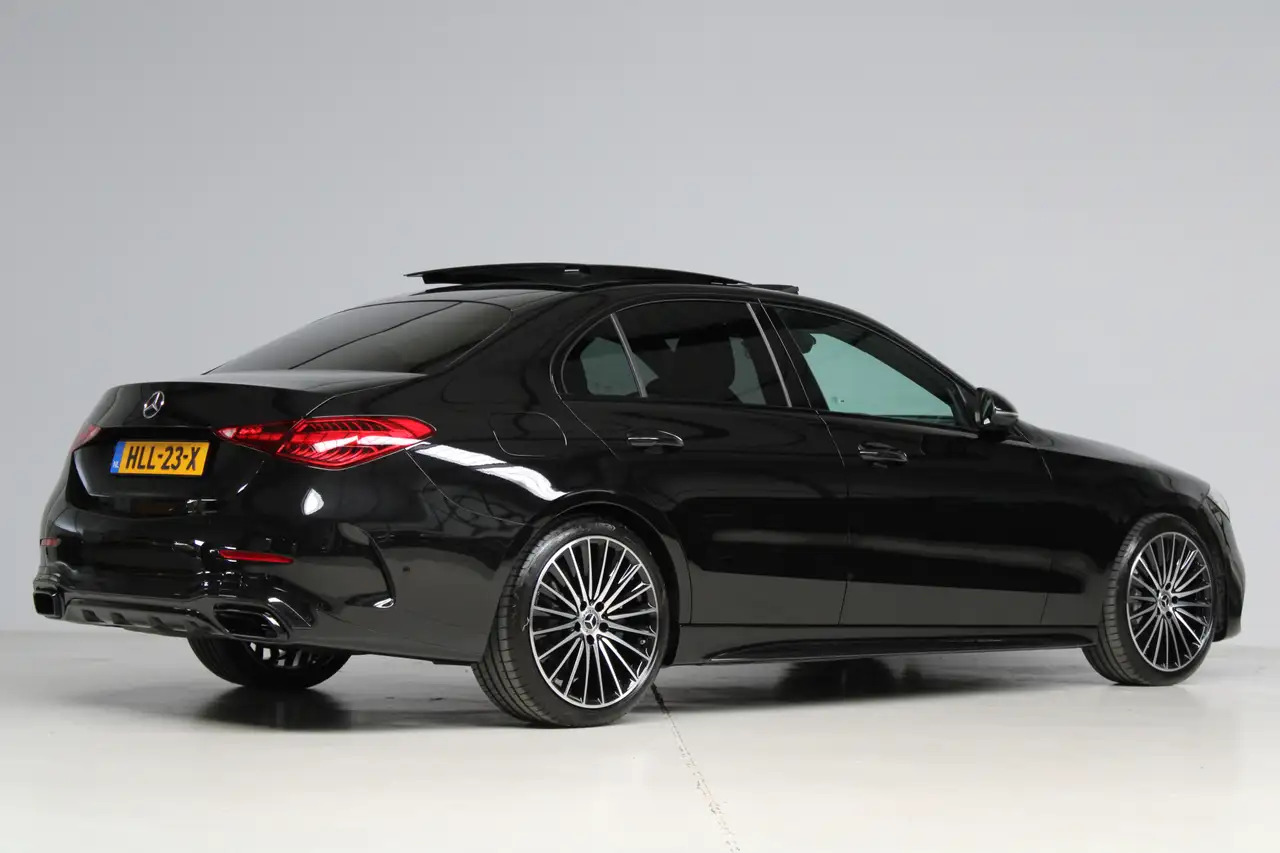 Mercedes-Benz C-klasse AMG-line (Nightpakket, Sfeerverlichting, - Szedán: 2 kép. Mercedes-Benz C-klasse AMG-line (Nightpakket, Sfeerverlichting, - Szedán: 2 kép.