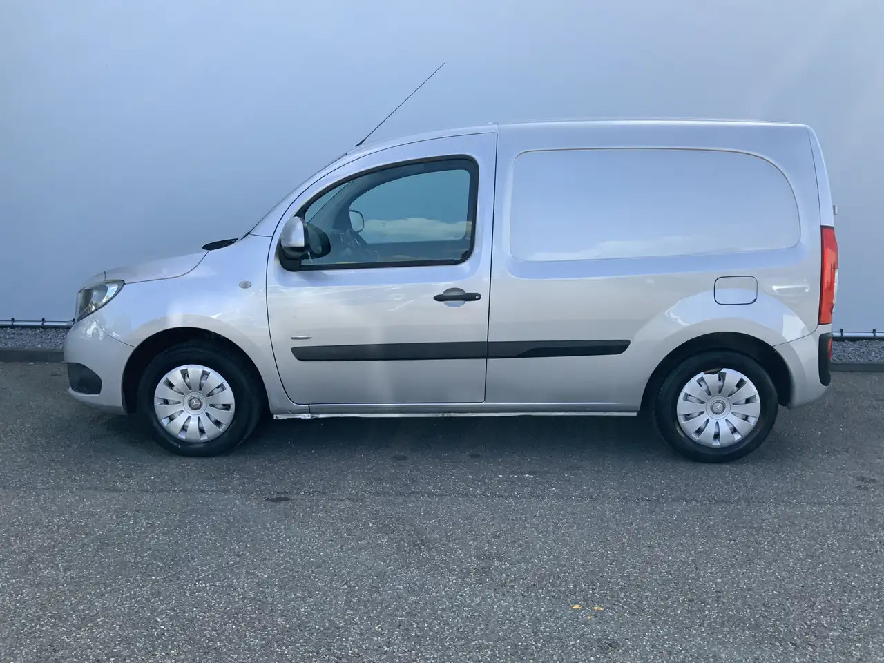 Mercedes-Benz Citan 109 CDI BlueEFFICIENCY Airco Cruise Euro 5 - Kis furgon: 3 kép. Mercedes-Benz Citan 109 CDI BlueEFFICIENCY Airco Cruise Euro 5 - Kis furgon: 3 kép.