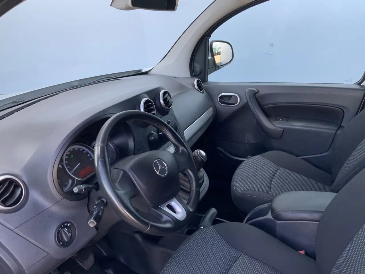 Mercedes-Benz Citan 109 CDI BlueEFFICIENCY Airco Cruise Euro 5 - Kis furgon: 5 kép. Mercedes-Benz Citan 109 CDI BlueEFFICIENCY Airco Cruise Euro 5 - Kis furgon: 5 kép.