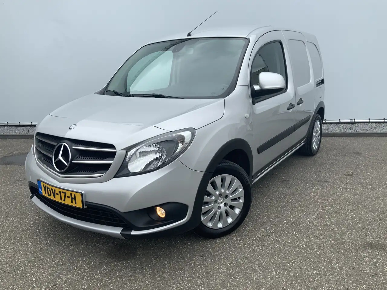 Mercedes-Benz Citan 109 CDI BlueEFFICIENCY Airco Dub Schuifdeur Cruise - Furgon, Duplakabinos kisteherautó: 1 kép. Mercedes-Benz Citan 109 CDI BlueEFFICIENCY Airco Dub Schuifdeur Cruise - Furgon, Duplakabinos kisteherautó: 1 kép.