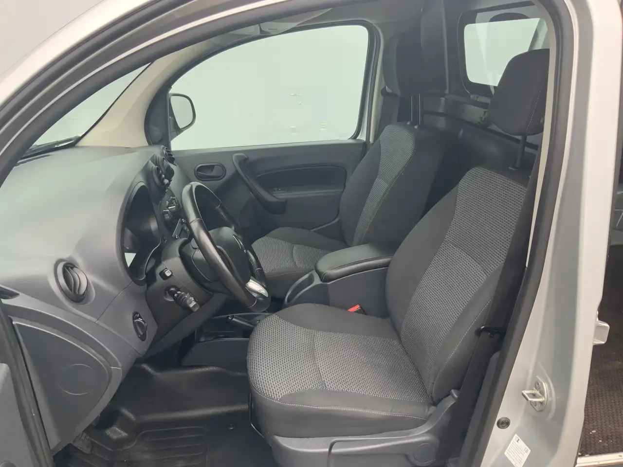 Mercedes-Benz Citan 109 CDI BlueEFFICIENCY Airco Dub Schuifdeur Cruise - Kis furgon: 5 kép. Mercedes-Benz Citan 109 CDI BlueEFFICIENCY Airco Dub Schuifdeur Cruise - Kis furgon: 5 kép.