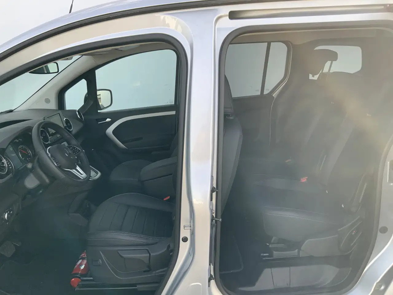 Mercedes-Benz EQT Tourer NIEUW !! 200 L1 Advanced Plus 45 kWh - Autó: 5 kép. Mercedes-Benz EQT Tourer NIEUW !! 200 L1 Advanced Plus 45 kWh - Autó: 5 kép.