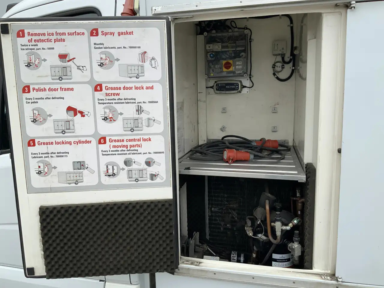 Mercedes-Benz Sprinter 310 2.2 CDI 366 ijswagen 40 gr _0 Deuren 10 Euro 5 - Hűtős kisteherautó: 4 kép. Mercedes-Benz Sprinter 310 2.2 CDI 366 ijswagen 40 gr _0 Deuren 10 Euro 5 - Hűtős kisteherautó: 4 kép.