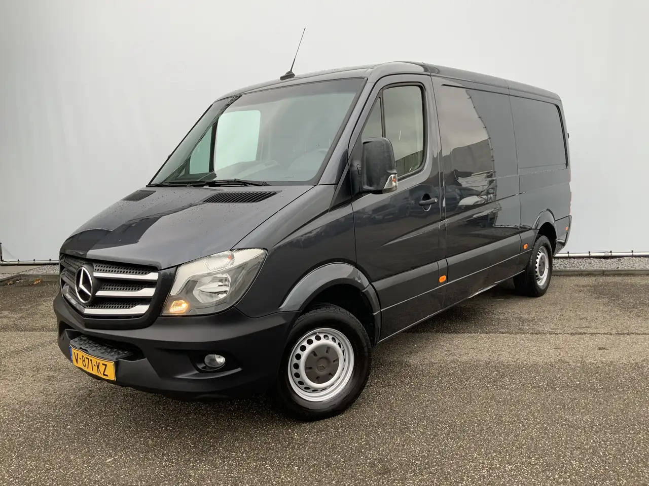 Mercedes-Benz Sprinter 311 2.2 CDI 366 L2H1 Airco 3 Zits Opstap& Trekhaak - Furgon: 1 kép. Mercedes-Benz Sprinter 311 2.2 CDI 366 L2H1 Airco 3 Zits Opstap& Trekhaak - Furgon: 1 kép.