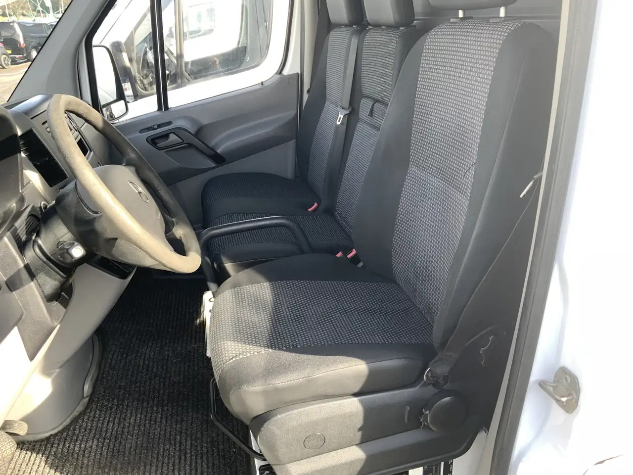 Mercedes-Benz Sprinter 311 2.2 CDI 366 L2H1 Automaat 3 Zits Trekaak 2800k - Furgon: 3 kép. Mercedes-Benz Sprinter 311 2.2 CDI 366 L2H1 Automaat 3 Zits Trekaak 2800k - Furgon: 3 kép.