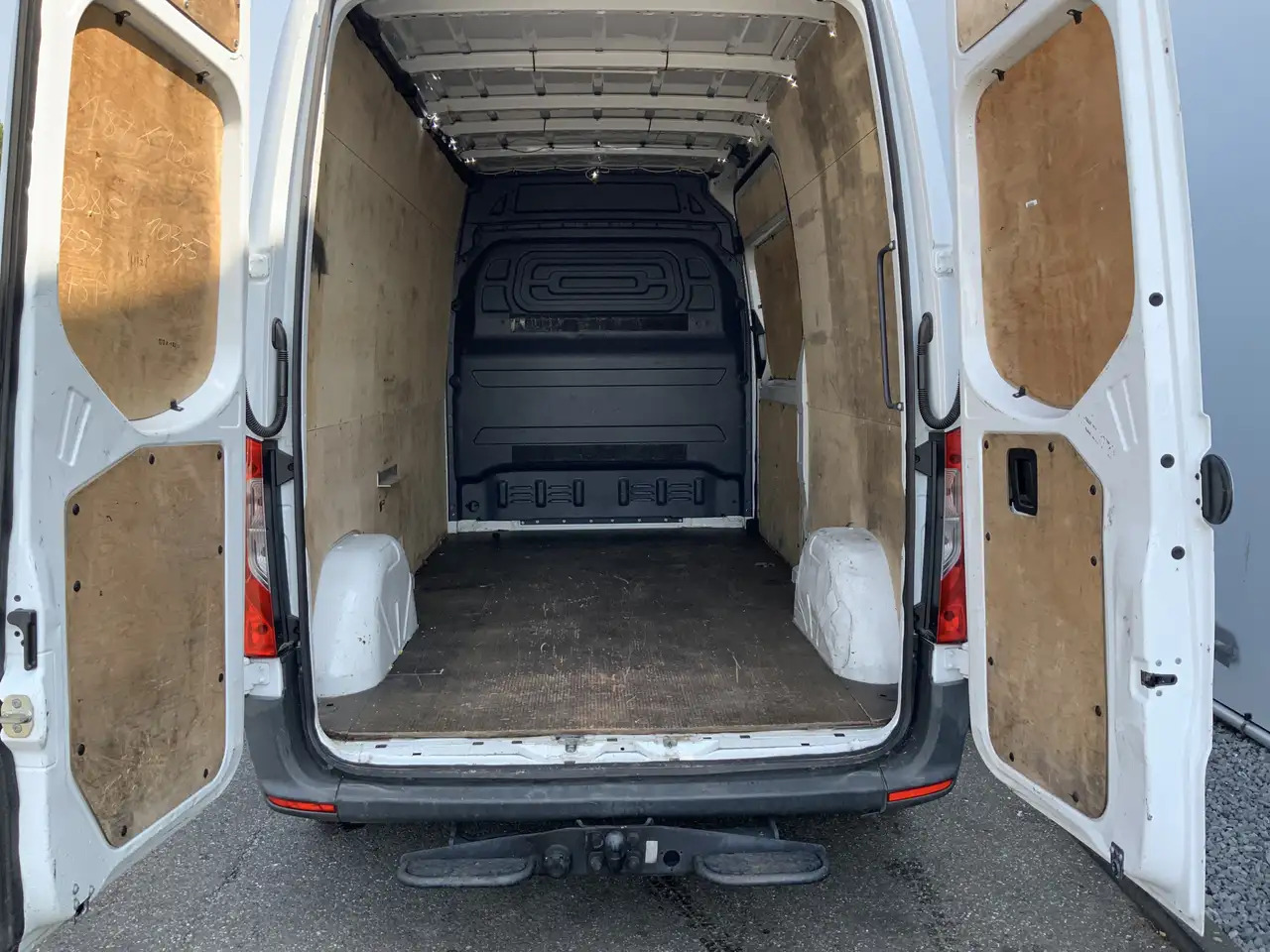Mercedes-Benz Sprinter 311 2.2 CDI L2H2 Automaat Airco 3 Zits 2000 kg Sid - Furgon: 5 kép. Mercedes-Benz Sprinter 311 2.2 CDI L2H2 Automaat Airco 3 Zits 2000 kg Sid - Furgon: 5 kép.