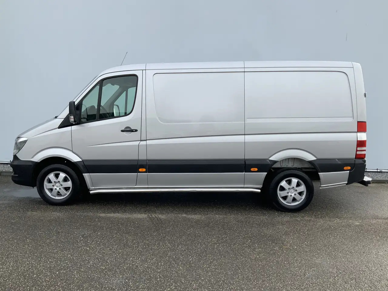 Mercedes-Benz Sprinter 313 2.2 CDI 366 HDAirco Alu Velg Side Bar Trekhaak - Furgon: 3 kép. Mercedes-Benz Sprinter 313 2.2 CDI 366 HDAirco Alu Velg Side Bar Trekhaak - Furgon: 3 kép.