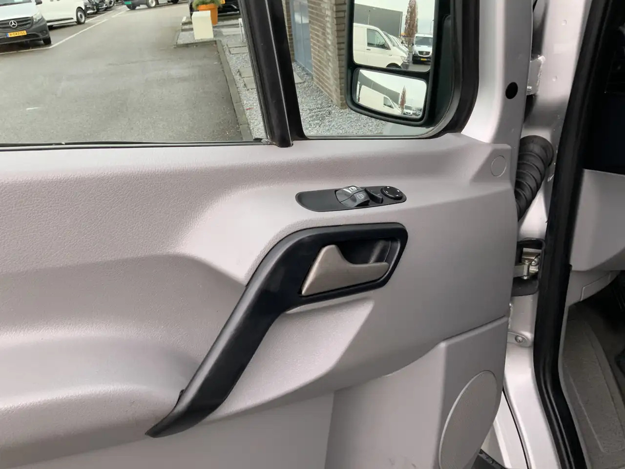 Mercedes-Benz Sprinter 313 2.2 CDI 366 HDAirco Alu Velg Side Bar Trekhaak - Furgon: 5 kép. Mercedes-Benz Sprinter 313 2.2 CDI 366 HDAirco Alu Velg Side Bar Trekhaak - Furgon: 5 kép.