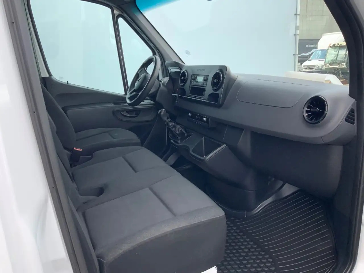 Mercedes-Benz Sprinter 314 2.2 CDI 366 L2H2 Airco 3 Zits Euro 6 - Furgon: 4 kép. Mercedes-Benz Sprinter 314 2.2 CDI 366 L2H2 Airco 3 Zits Euro 6 - Furgon: 4 kép.