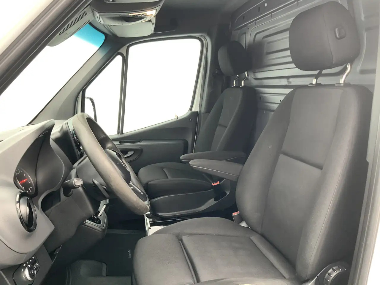 Mercedes-Benz Sprinter 314 2.2 CDI L1H1 Airco Cruise Navi Trekhaak 2000 k - Furgon: 4 kép. Mercedes-Benz Sprinter 314 2.2 CDI L1H1 Airco Cruise Navi Trekhaak 2000 k - Furgon: 4 kép.