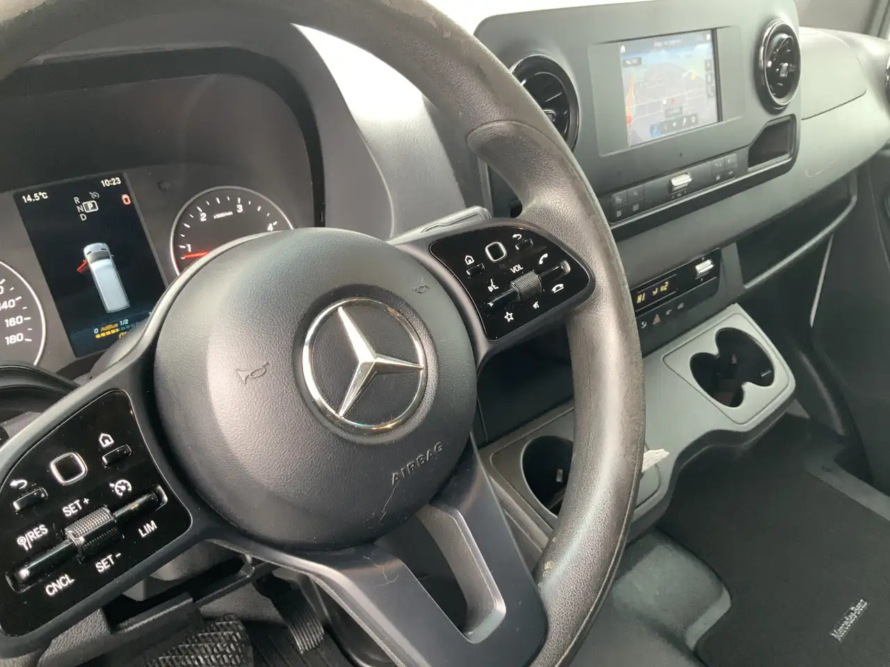 Mercedes-Benz Sprinter 314 2.2 CDI L1H1 Airco Cruise Navi Trekhaak 2000 k - Furgon: 5 kép. Mercedes-Benz Sprinter 314 2.2 CDI L1H1 Airco Cruise Navi Trekhaak 2000 k - Furgon: 5 kép.