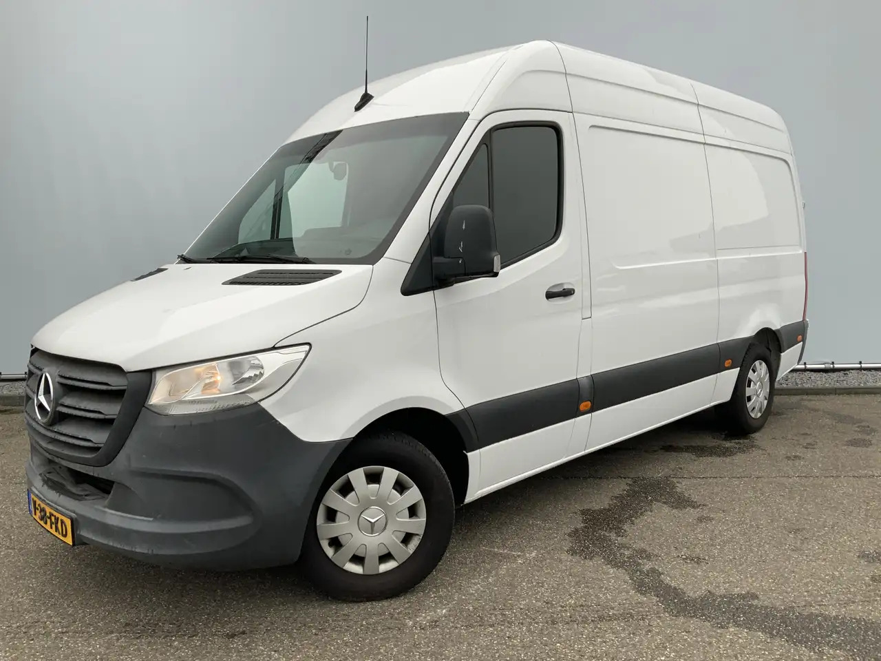 Mercedes-Benz Sprinter 314 2.2 CDI L2H1 EURO VI-D Airco Camera 3 Zits Ext - Furgon: 2 kép. Mercedes-Benz Sprinter 314 2.2 CDI L2H1 EURO VI-D Airco Camera 3 Zits Ext - Furgon: 2 kép.