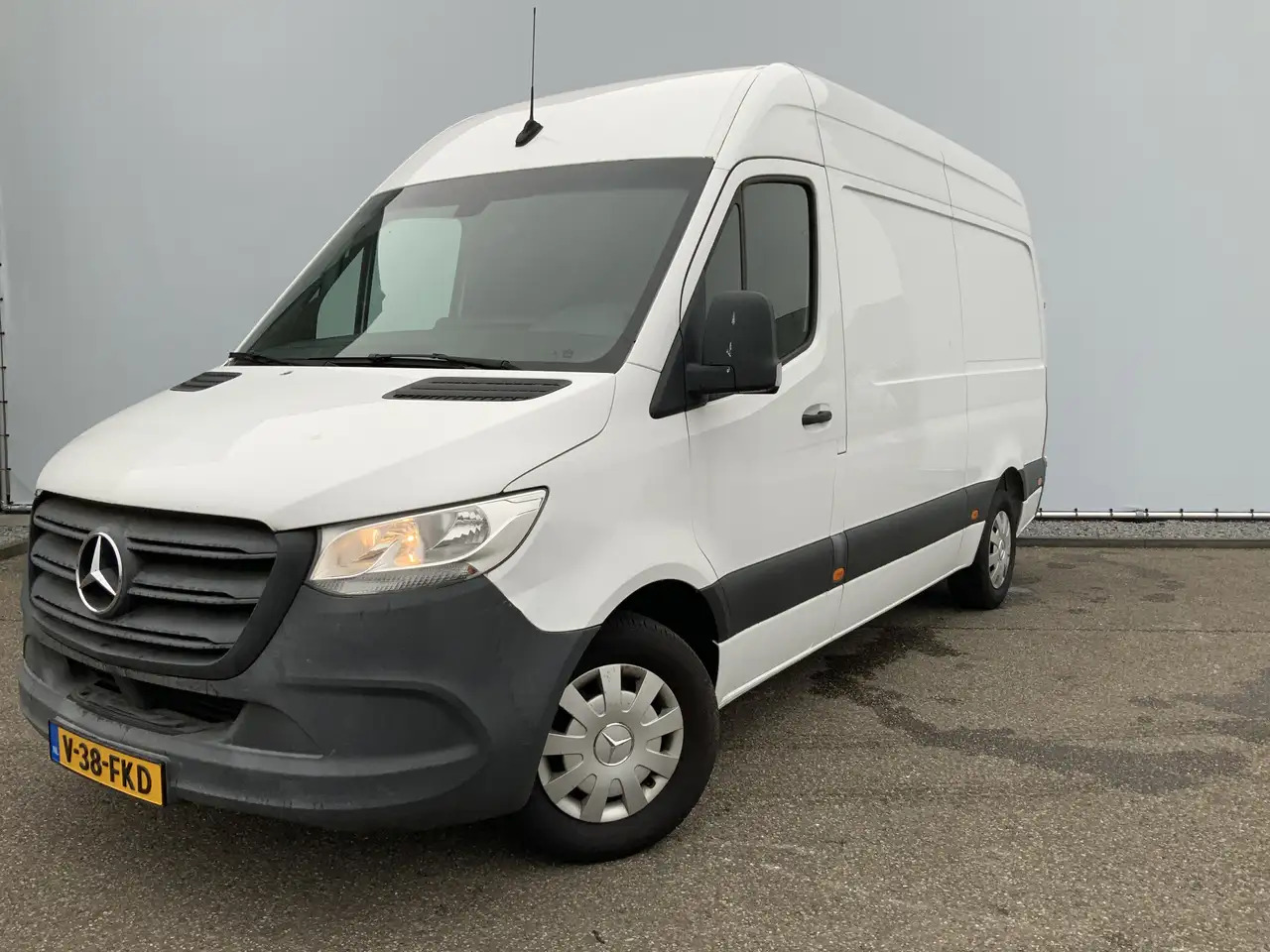 Mercedes-Benz Sprinter 314 2.2 CDI L2H1 EURO VI-D Airco Camera 3 Zits Ext - Furgon: 1 kép. Mercedes-Benz Sprinter 314 2.2 CDI L2H1 EURO VI-D Airco Camera 3 Zits Ext - Furgon: 1 kép.