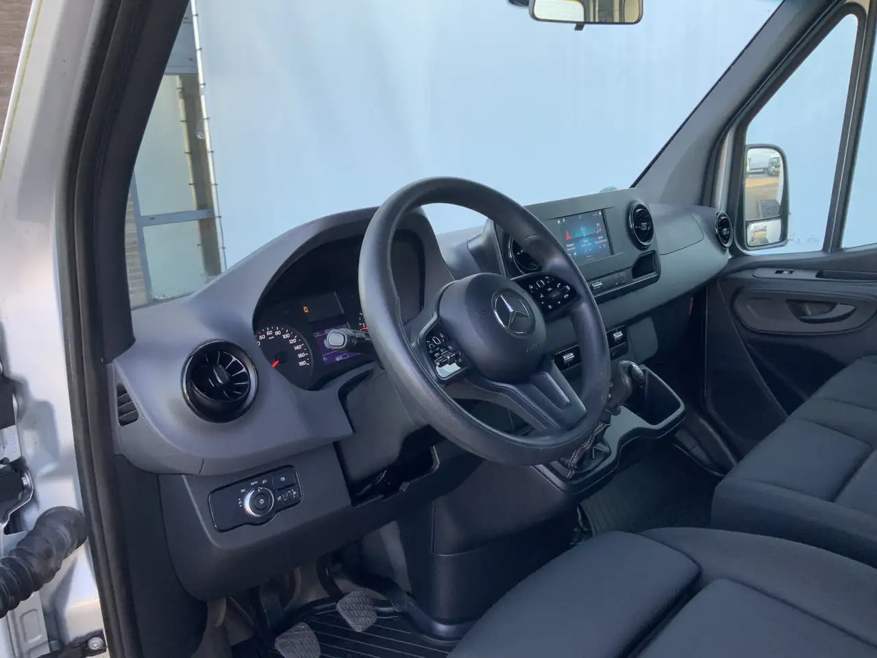 Mercedes-Benz Sprinter 314 2.2 CDI L2H2 Airco Cruise 3 Zits Trekhaak 2000 - Duplakabinos kisteherautó: 4 kép. Mercedes-Benz Sprinter 314 2.2 CDI L2H2 Airco Cruise 3 Zits Trekhaak 2000 - Duplakabinos kisteherautó: 4 kép.