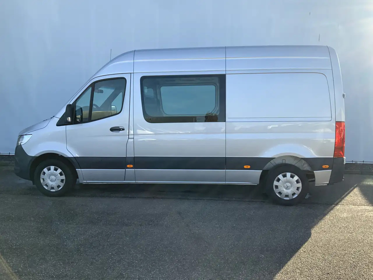 Mercedes-Benz Sprinter 314 2.2 CDI L2H2 Airco Cruise 3 Zits Trekhaak 2000 - Furgon: 3 kép. Mercedes-Benz Sprinter 314 2.2 CDI L2H2 Airco Cruise 3 Zits Trekhaak 2000 - Furgon: 3 kép.