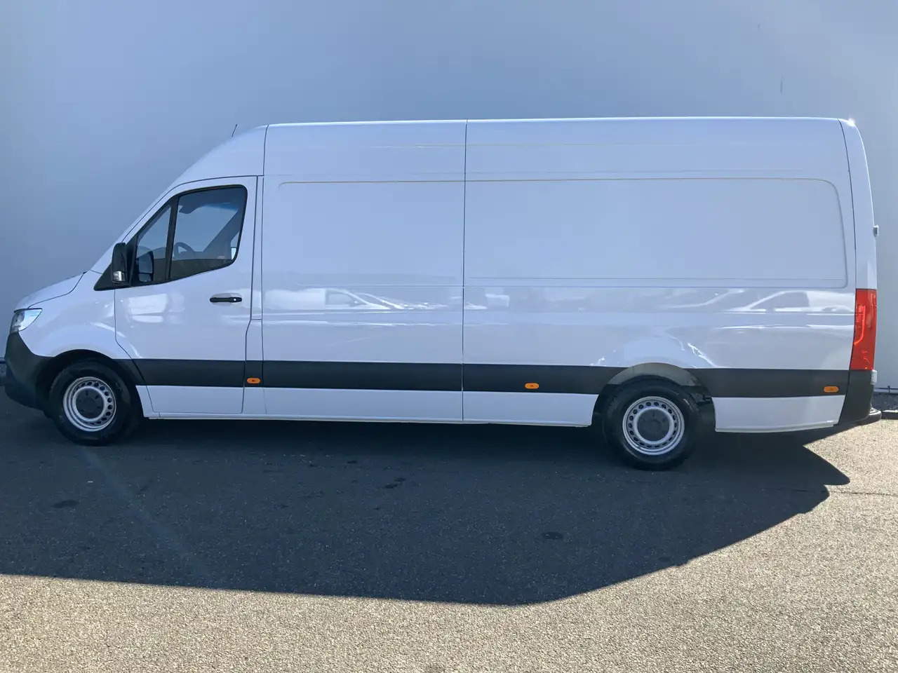 Mercedes-Benz Sprinter 314 2.2 CDI L3H2 Maxi Airco 3 Zits Euro 6 - Furgon: 5 kép. Mercedes-Benz Sprinter 314 2.2 CDI L3H2 Maxi Airco 3 Zits Euro 6 - Furgon: 5 kép.