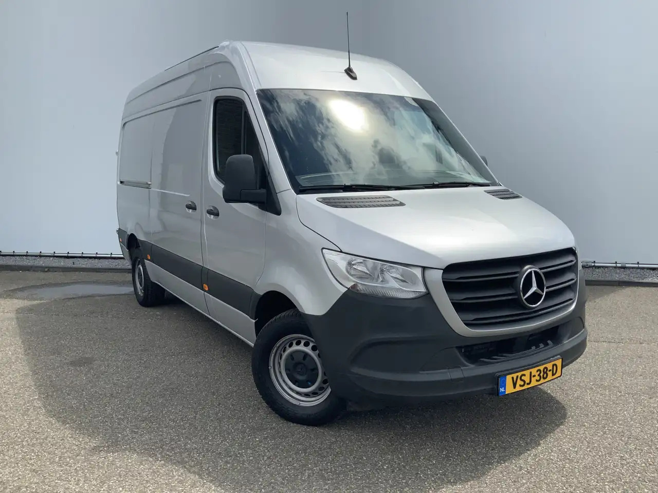 Furgon Mercedes-Benz Sprinter 315 1.9 CDI L2H2 Automaat 3 Zits Airco Navi Camera: 18 kép. Furgon Mercedes-Benz Sprinter 315 1.9 CDI L2H2 Automaat 3 Zits Airco Navi Camera: 18 kép.