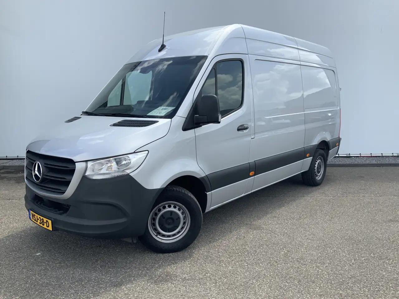 Mercedes-Benz Sprinter 315 1.9 CDI L2H2 Automaat 3 Zits Airco Navi Camera - Furgon: 1 kép. Mercedes-Benz Sprinter 315 1.9 CDI L2H2 Automaat 3 Zits Airco Navi Camera - Furgon: 1 kép.