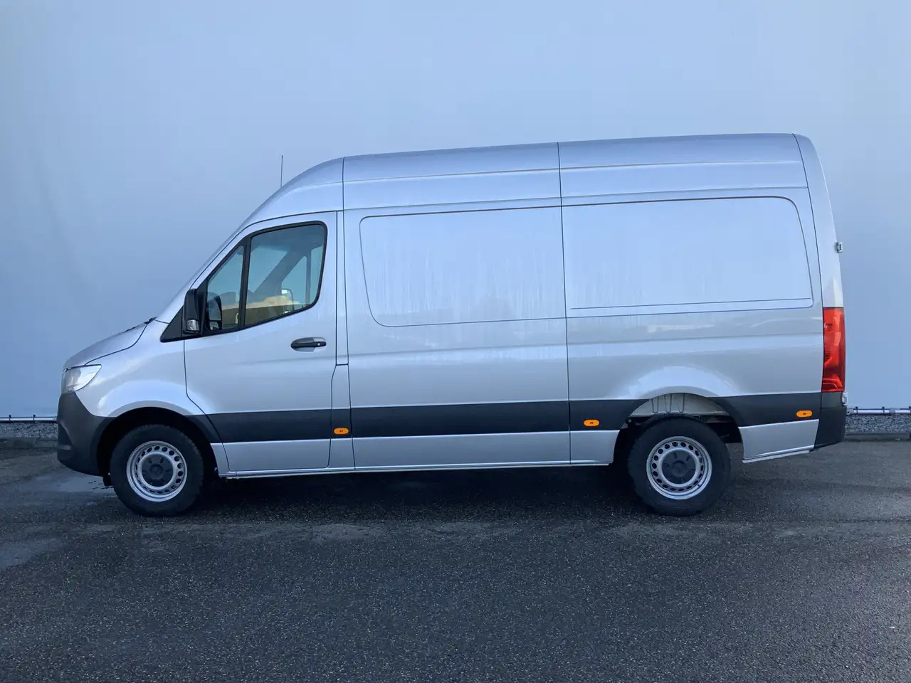 Mercedes-Benz Sprinter 315 1.9 CDI L2H2 Automaat 3 Zits Airco Navi Camera - Furgon: 3 kép. Mercedes-Benz Sprinter 315 1.9 CDI L2H2 Automaat 3 Zits Airco Navi Camera - Furgon: 3 kép.