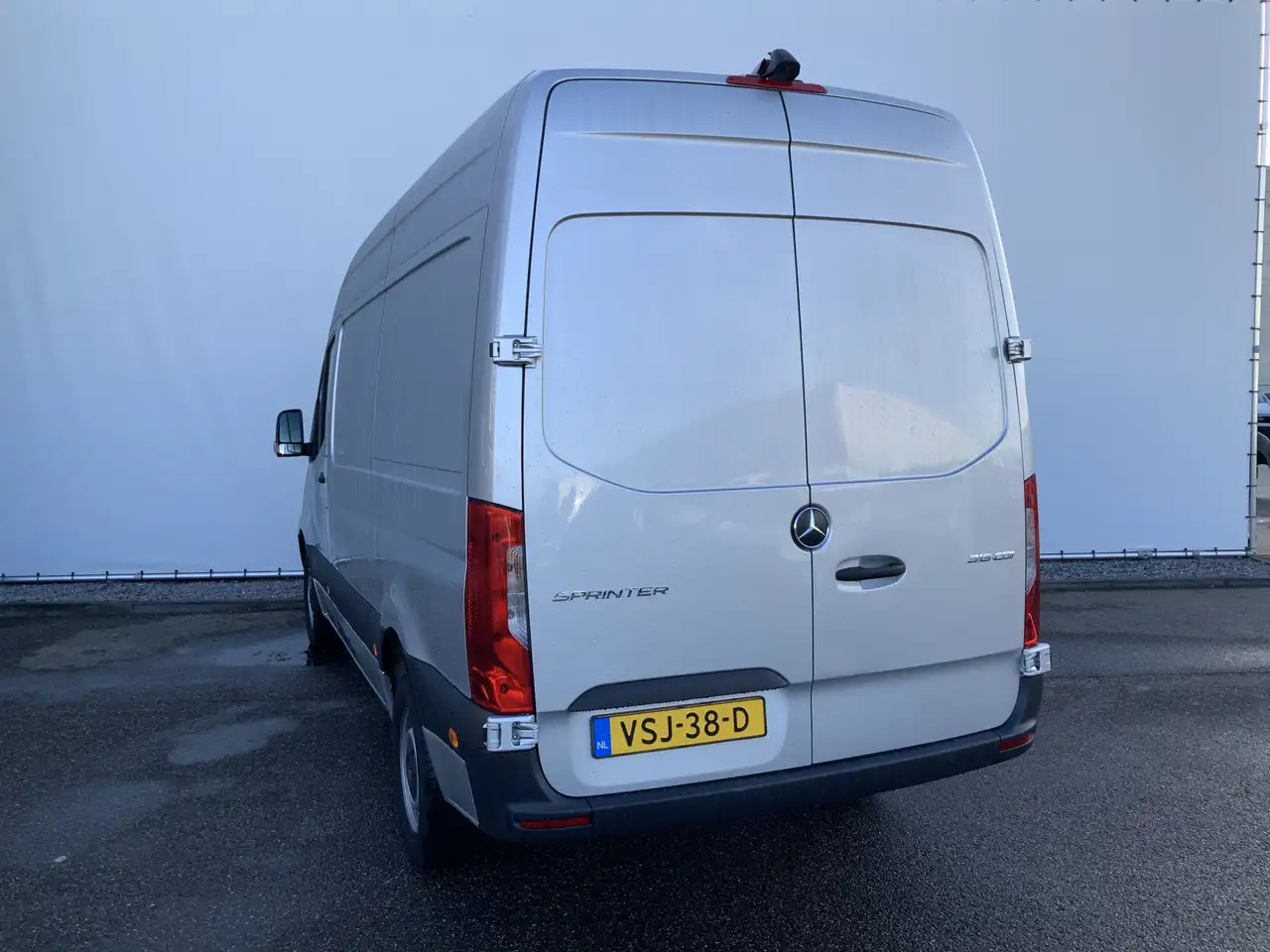 Mercedes-Benz Sprinter 315 1.9 CDI L2H2 Automaat 3 Zits Airco Navi Camera - Furgon: 2 kép. Mercedes-Benz Sprinter 315 1.9 CDI L2H2 Automaat 3 Zits Airco Navi Camera - Furgon: 2 kép.