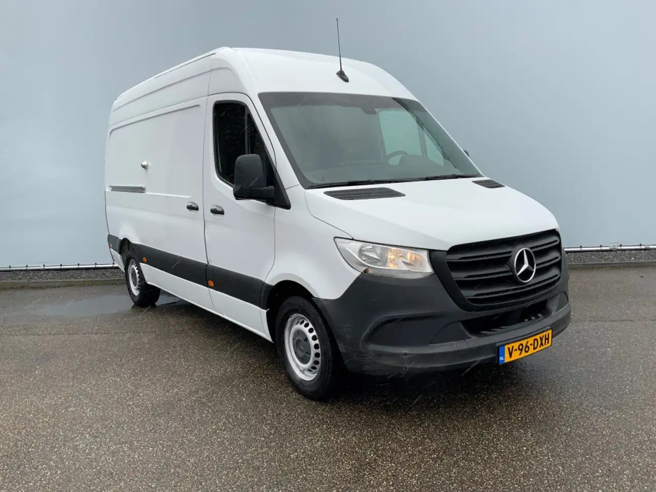 Mercedes-Benz Sprinter 316 2.2 CDI 366 L2 H2 Airco 2 Zits Euro 6 - Furgon: 2 kép. Mercedes-Benz Sprinter 316 2.2 CDI 366 L2 H2 Airco 2 Zits Euro 6 - Furgon: 2 kép.
