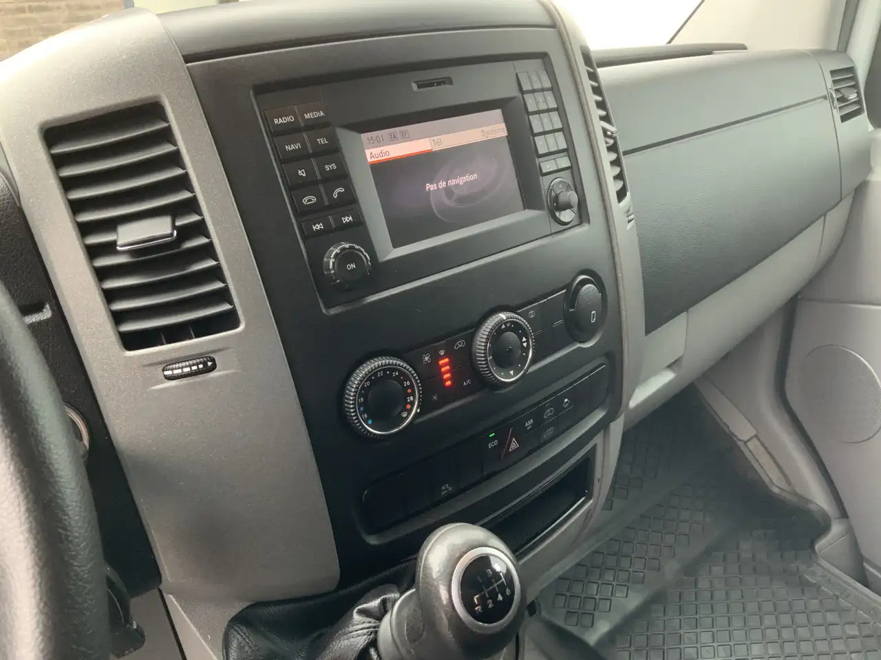 Mercedes-Benz Sprinter 316 2.2 CDI 432 L3 Maxi 3 Zits Airco Opstap & Trek - Furgon: 5 kép. Mercedes-Benz Sprinter 316 2.2 CDI 432 L3 Maxi 3 Zits Airco Opstap & Trek - Furgon: 5 kép.