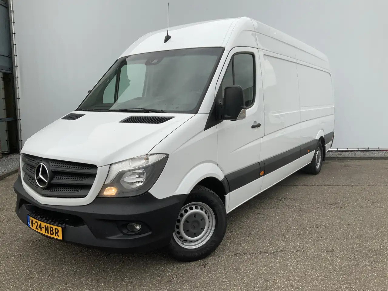 Mercedes-Benz Sprinter 316 2.2 CDI 432 L3 Maxi 3 Zits Airco Opstap & Trek - Furgon: 1 kép. Mercedes-Benz Sprinter 316 2.2 CDI 432 L3 Maxi 3 Zits Airco Opstap & Trek - Furgon: 1 kép.