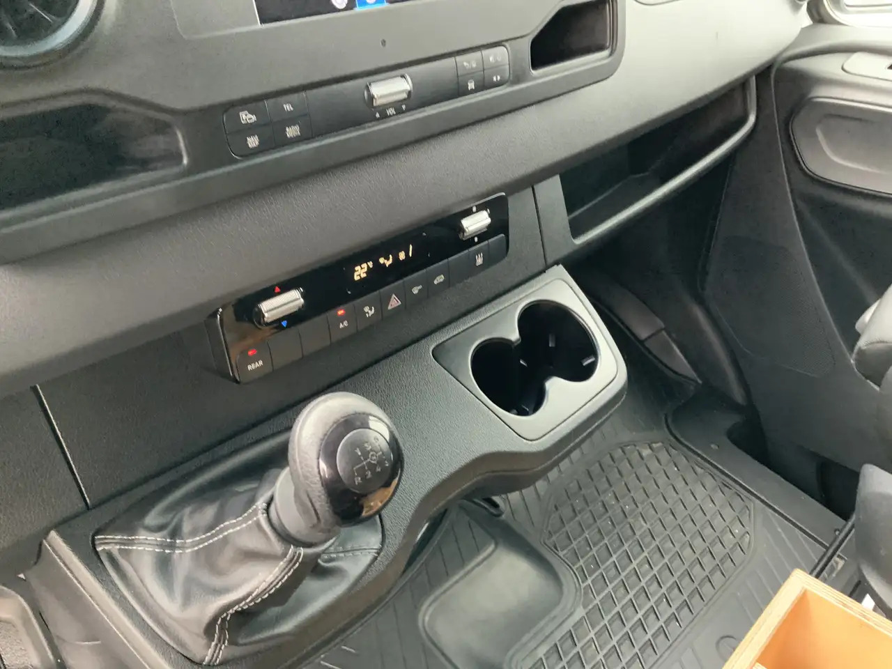 Furgon Mercedes-Benz Sprinter 316 2.2 CDI L2H2 Airco Cruise Camera Navi Trekhaak: 10 kép. Furgon Mercedes-Benz Sprinter 316 2.2 CDI L2H2 Airco Cruise Camera Navi Trekhaak: 10 kép.