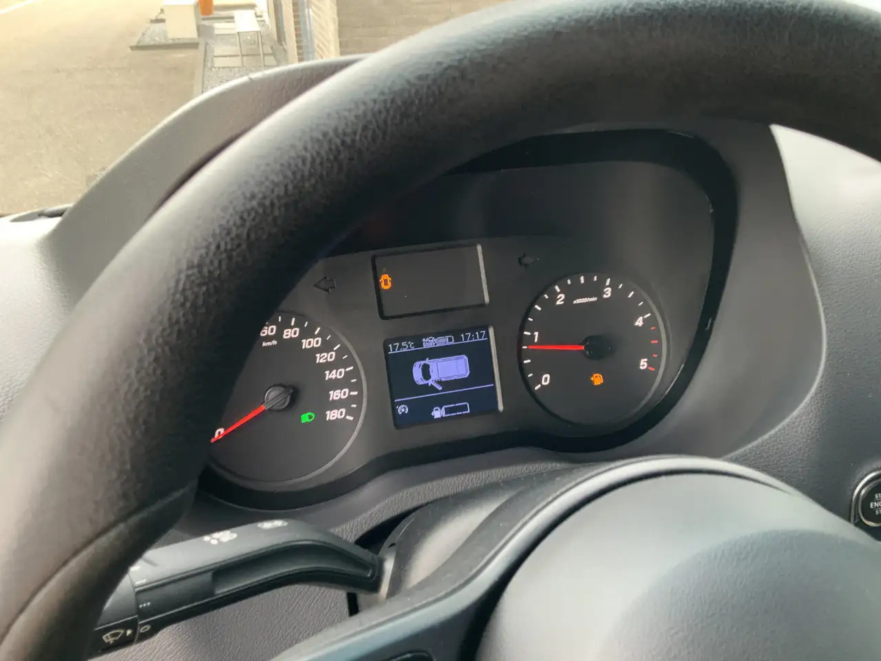 Furgon Mercedes-Benz Sprinter 316 2.2 CDI L2H2 Airco Cruise Camera Navi Trekhaak: 6 kép. Furgon Mercedes-Benz Sprinter 316 2.2 CDI L2H2 Airco Cruise Camera Navi Trekhaak: 6 kép.