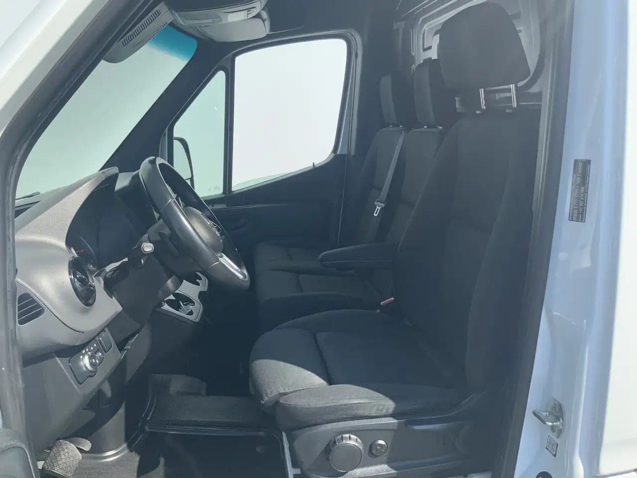 Mercedes-Benz Sprinter 316 2.2 CDI L2H2 DC Automaat Cruise Airco 3 Zits W - Furgon: 4 kép. Mercedes-Benz Sprinter 316 2.2 CDI L2H2 DC Automaat Cruise Airco 3 Zits W - Furgon: 4 kép.